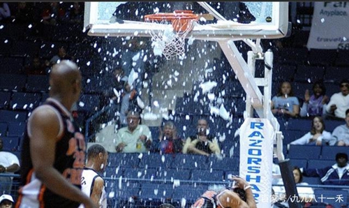 NBA球星沙奎尔·奥尼尔扣碎篮筐视频合集