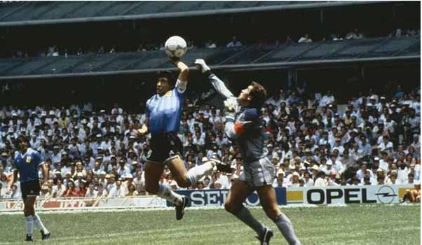 86年世界杯马拉多纳上演上帝之手 具体是怎么回事？