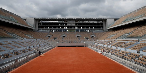 法国网球公开赛使用的是什么场地