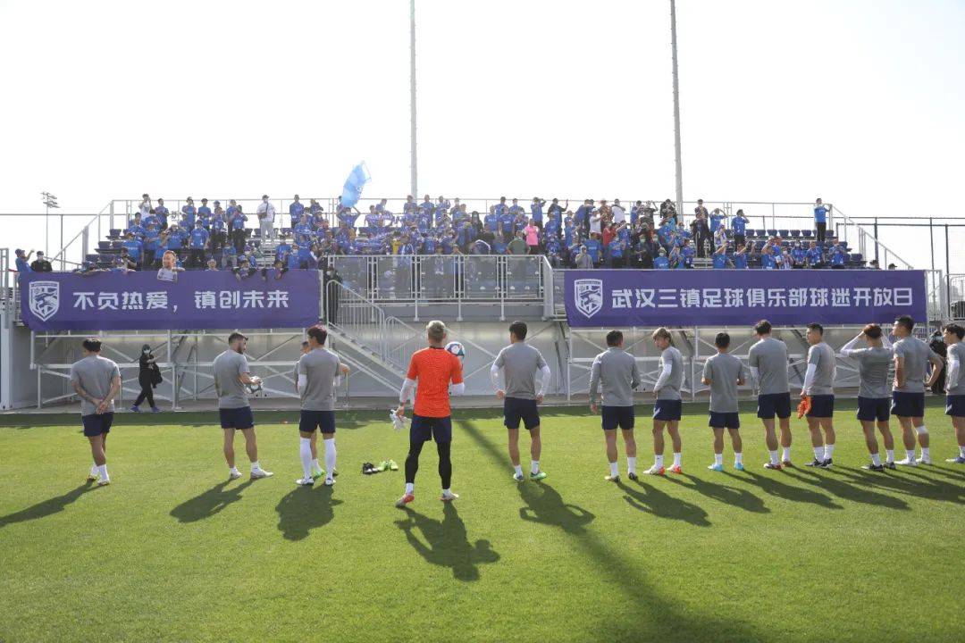 武汉三镇足球队2022最新动态 中超比赛强势领跑