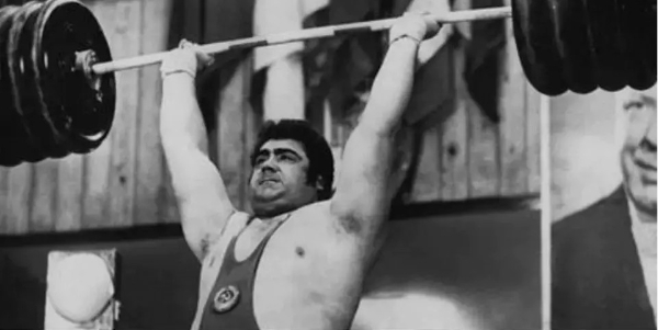 男子105公斤总成绩世界纪录是多少