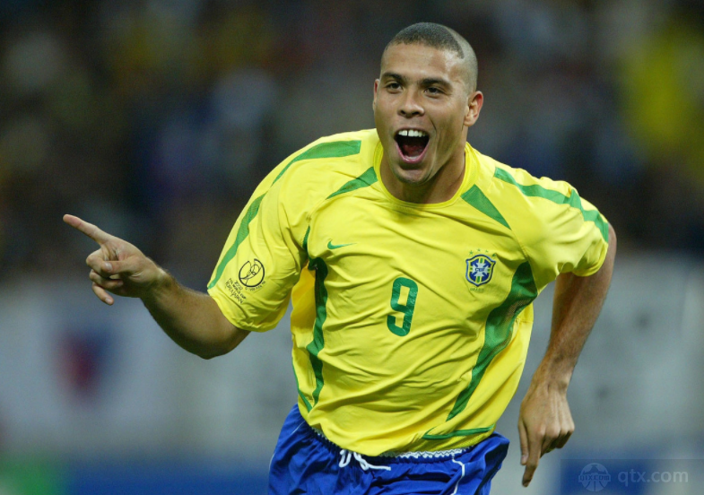 2002年世界杯射手榜前十名：“外星人”罗纳尔多高居榜首 克洛泽位列第二