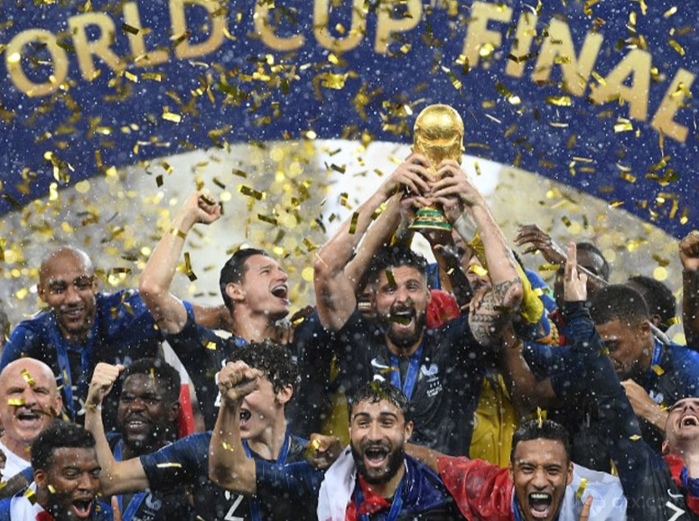 上一届世界杯谁是冠军 高卢雄鸡法国队捧起大力神杯