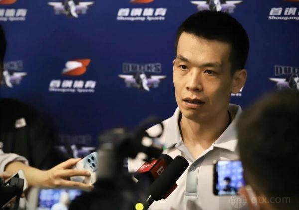 解立彬谈北京男篮新赛季目标 先进季后赛以培养年轻球员为主