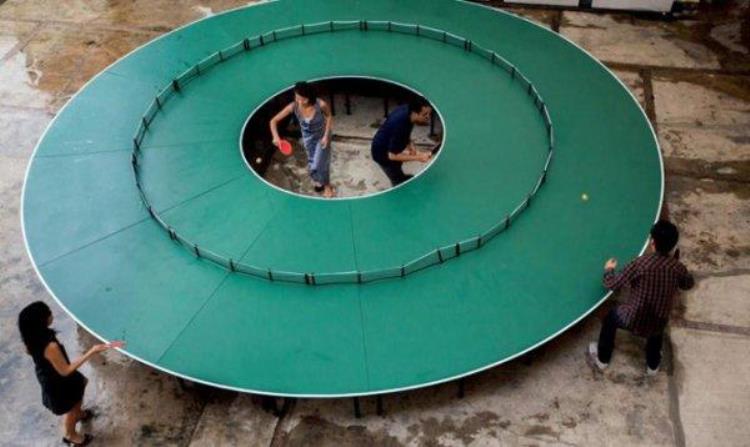 新加坡艺术家创作环形乒乓球桌