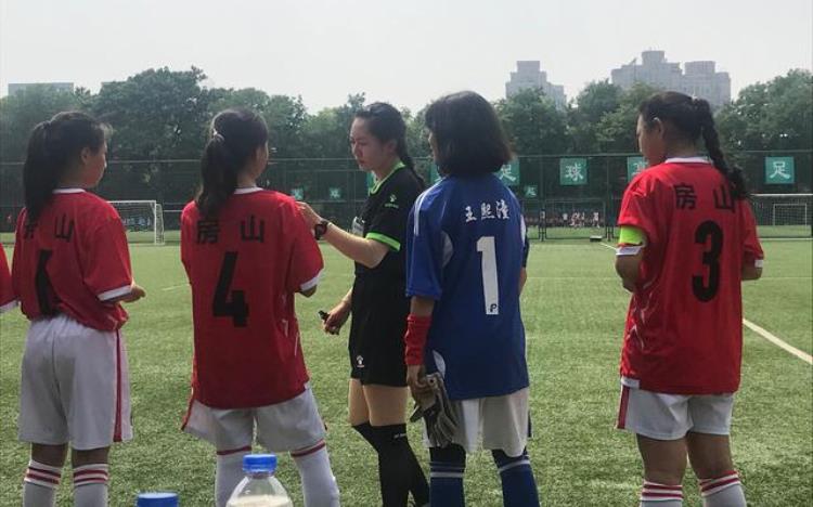 中国女足裁判员「中国足球女裁判是怎样炼成的这是一条别样的路」
