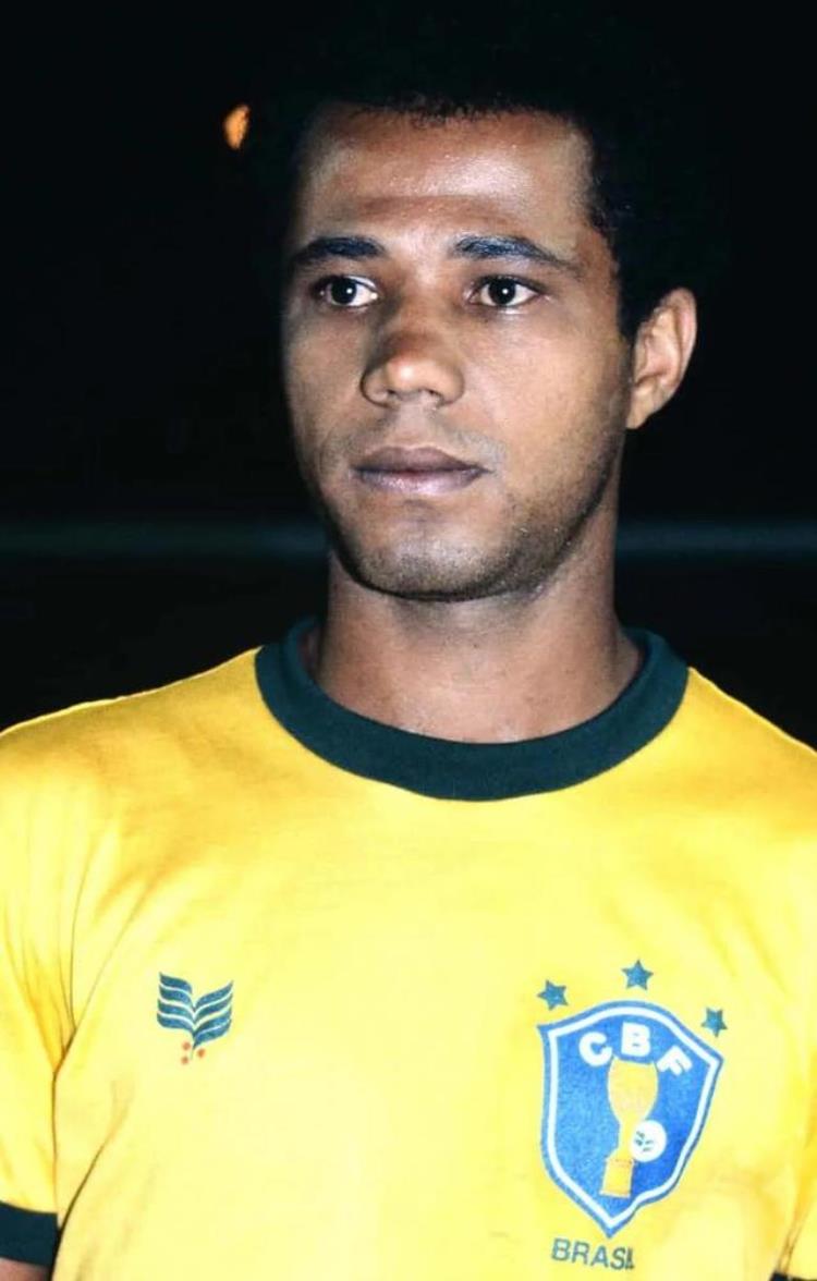 1982年世界杯巴西队「1982世界杯赛上的华丽桑巴巴西队」