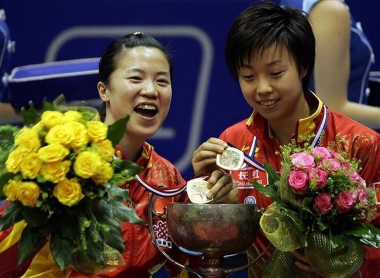 世乒赛男女单打冠军「国乒男女44次世乒赛单打夺冠为什么只有三人真正拥有奖杯」