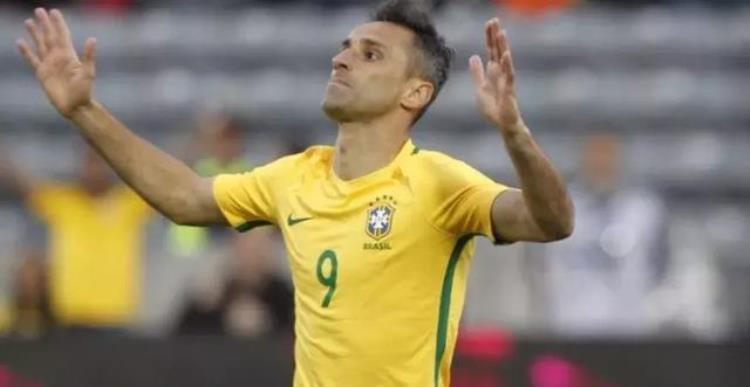 罗纳尔多穿过几号「罗纳尔多之后穿过巴西队9号的都有谁」