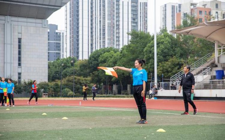 中国女足裁判员「中国足球女裁判是怎样炼成的这是一条别样的路」