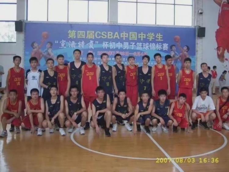 篮球队员万圣伟「万圣伟的篮球故事又是在篮球场挥汗如雨的一天这种感觉真好」