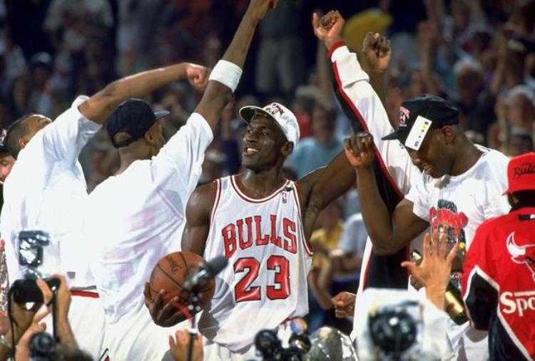 回顾乔丹赢得经典的六个nba总冠军艰辛历程「回顾乔丹赢得经典的六个NBA总冠军艰辛历程」