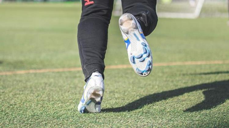 美津浓supersonic足球鞋「美津浓WaveCupLegend限量足球鞋实战评测」