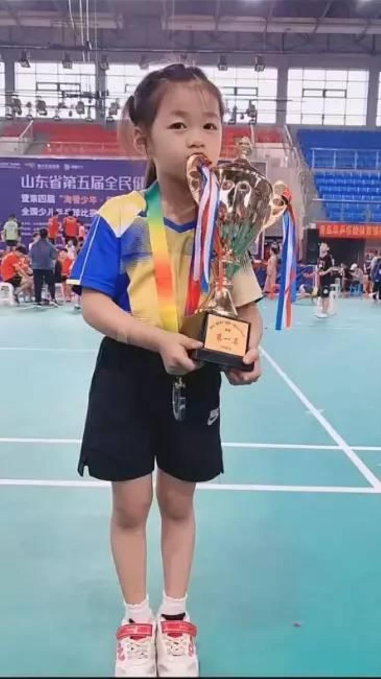 点赞岱岳学子李依依获得乐旋杯全国乒乓少儿大赛女子庚组冠军
