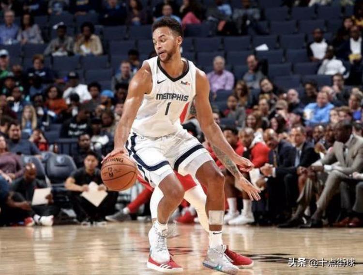 拥有中国血统的nba球员「NBA现役唯一有中国血统的球员曾来深圳认亲名称已被写入家谱」