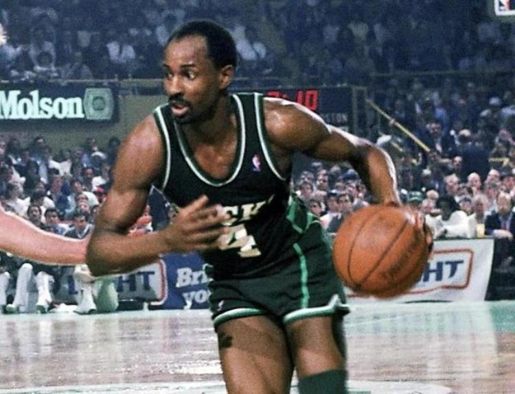 nba历史防守最好的得分后卫「NBA历届最佳防守球员里谁的进攻最出色场均得分最高的是谁」