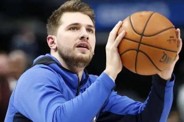 NBA东契奇「东契奇你太横了76年NBA没人达成的纪录你轻松做到了」