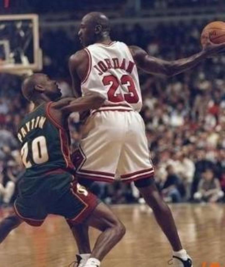 8瞬间感受当年NBA高强度防守只要乔丹上篮就不会让他站着落地