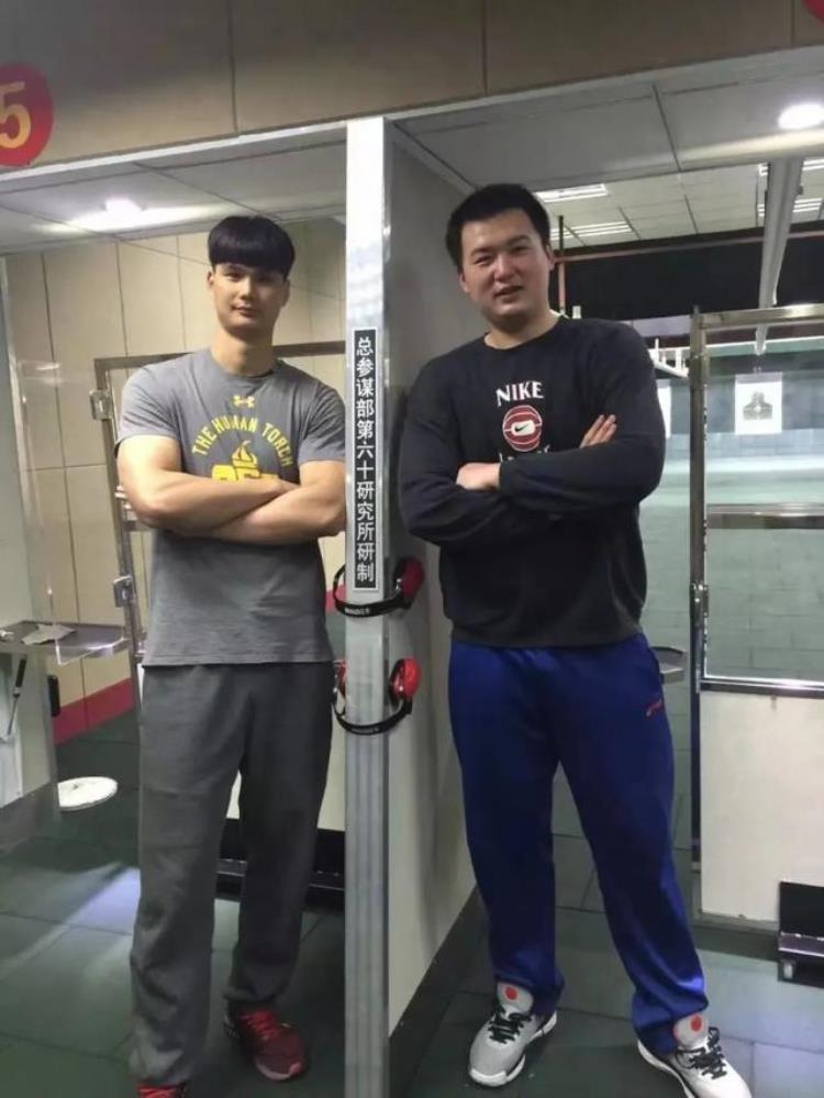 篮球队员万圣伟「万圣伟的篮球故事又是在篮球场挥汗如雨的一天这种感觉真好」