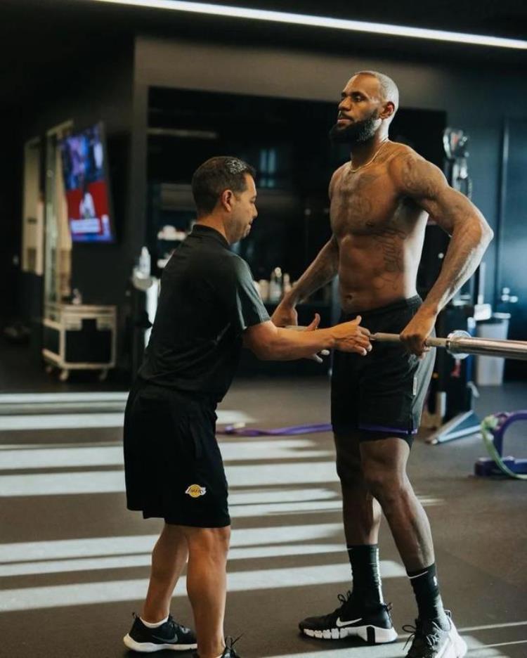 最强nba87威少「NBA球员能力值公布威少从86降到78詹姆斯96分暂列联盟第一」
