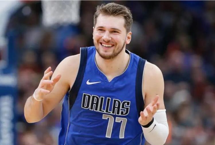 NBA东契奇「东契奇你太横了76年NBA没人达成的纪录你轻松做到了」