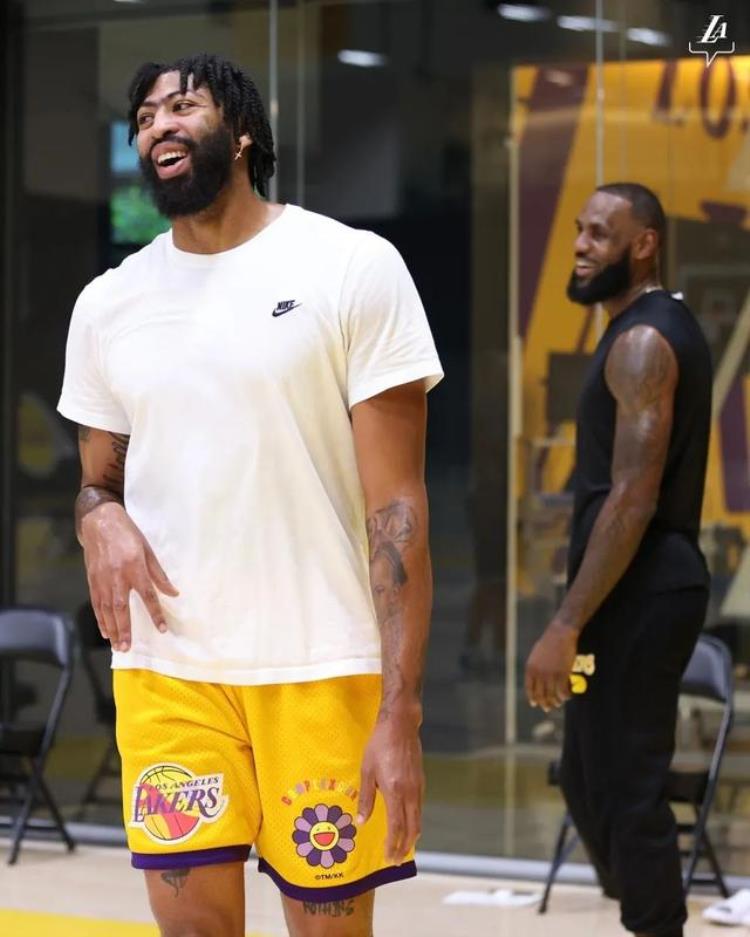 最强nba87威少「NBA球员能力值公布威少从86降到78詹姆斯96分暂列联盟第一」