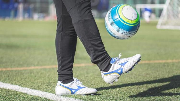 美津浓supersonic足球鞋「美津浓WaveCupLegend限量足球鞋实战评测」