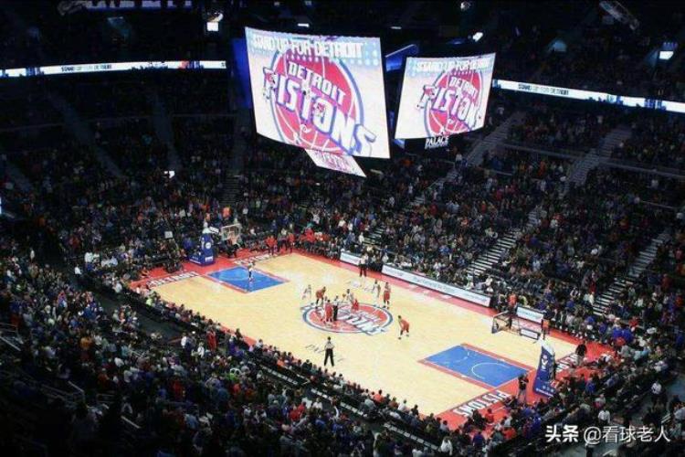 篮球场地标准尺寸三分线「常识篇篮球场的标准尺寸NBA三分线并不是圆的」