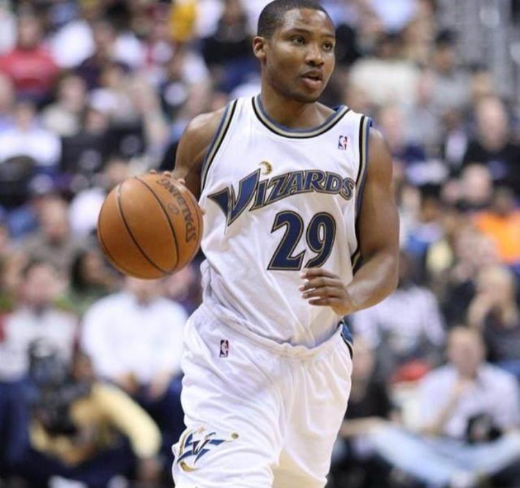 nba穿29号的都有谁「5位身穿29号的NBA球员他曾经跟随马刺队夺得14年总冠军」