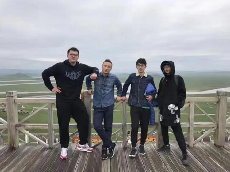 篮球队员万圣伟「万圣伟的篮球故事又是在篮球场挥汗如雨的一天这种感觉真好」