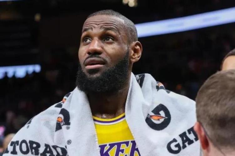 詹姆斯nba单节最高得分「美媒列出NBA新年前夕比赛中单场得分最高的十次詹姆斯独占一份」