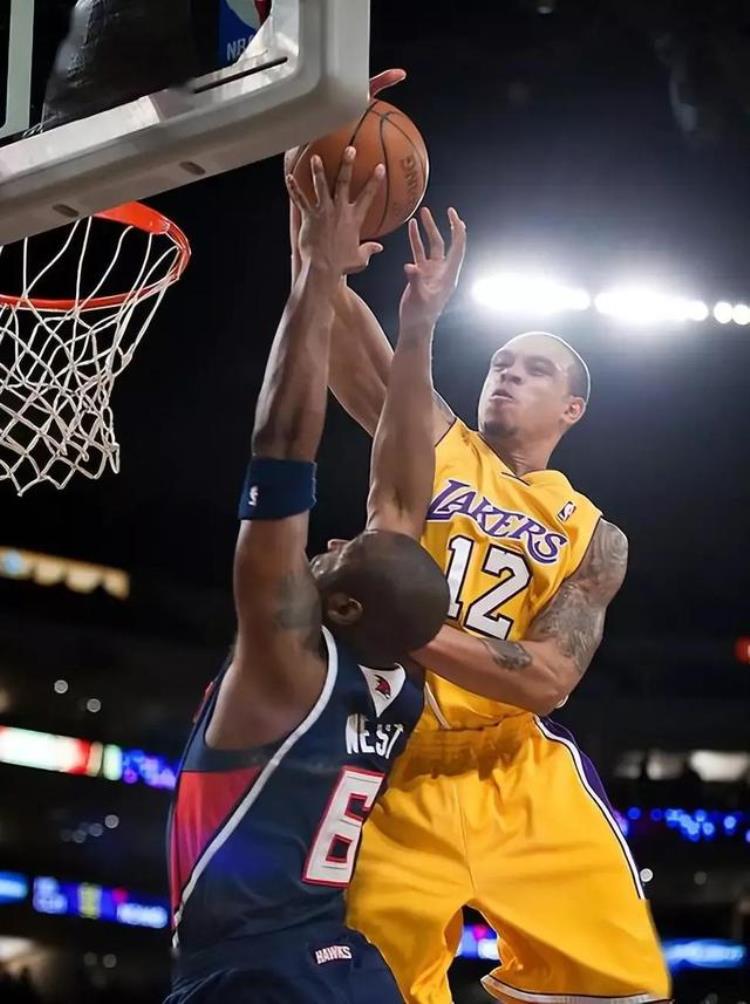 nba的篮筐和我们平常打篮球的篮筐一样吗「NBA的篮筐和我们平常打篮球的篮筐一样吗」