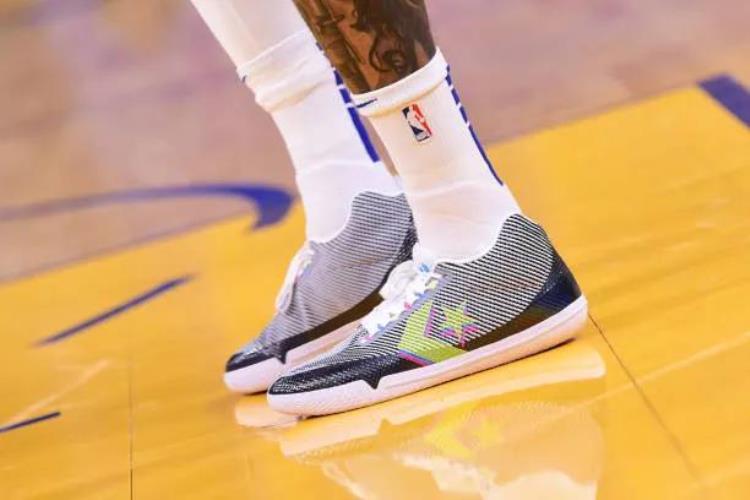 欧文全明星篮球鞋「NBA球员上脚欧文球鞋中国新年配色安踏和匹克都来了」
