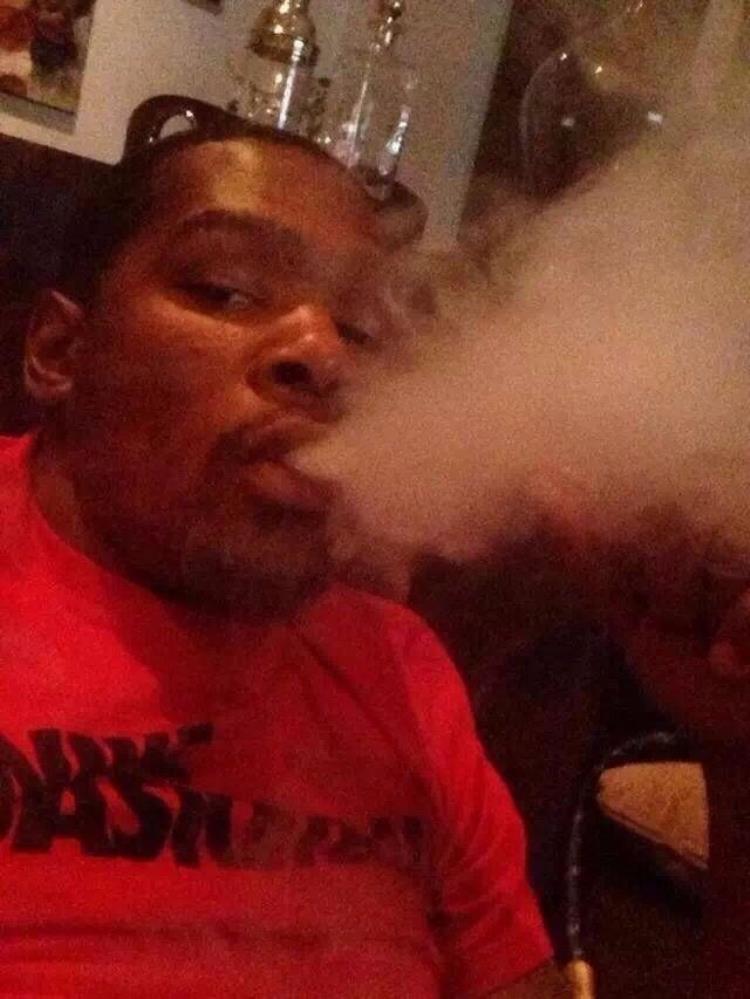16图看NBA气场强大的男人恩比德合影老大甜瓜霸气抽雪茄