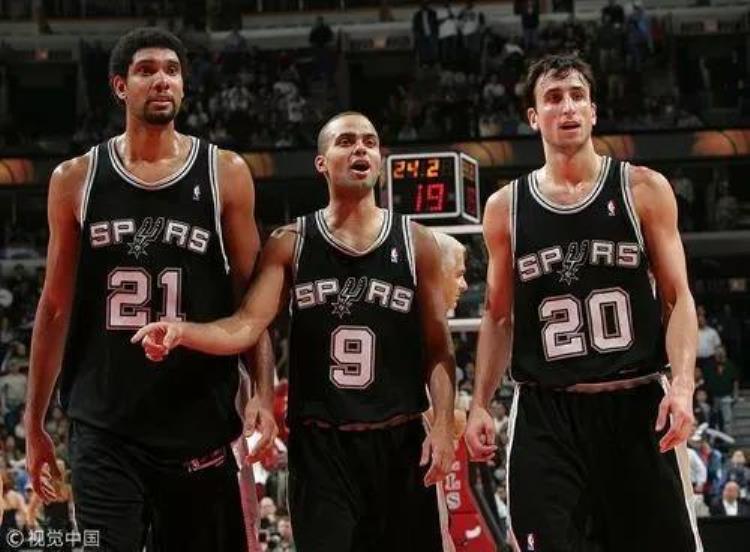 nba冠军历届冠军一览表「近20年NBA历届总冠军一览热火湖人平分秋色勇士独占鳌头」