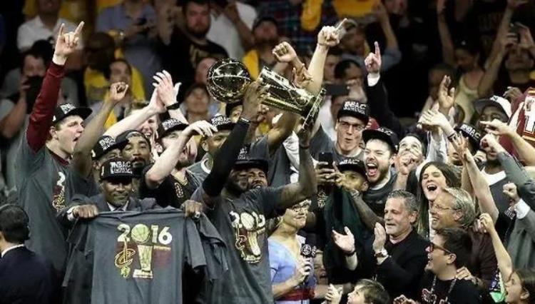 nba冠军历届冠军一览表「近20年NBA历届总冠军一览热火湖人平分秋色勇士独占鳌头」