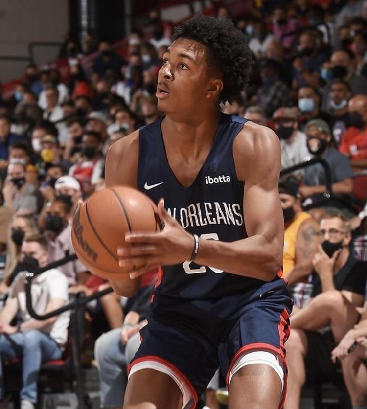约基奇是巨星吗「NBA2023年五大潜力巨星火箭内线支柱获约基奇大赞哈登队友上榜」