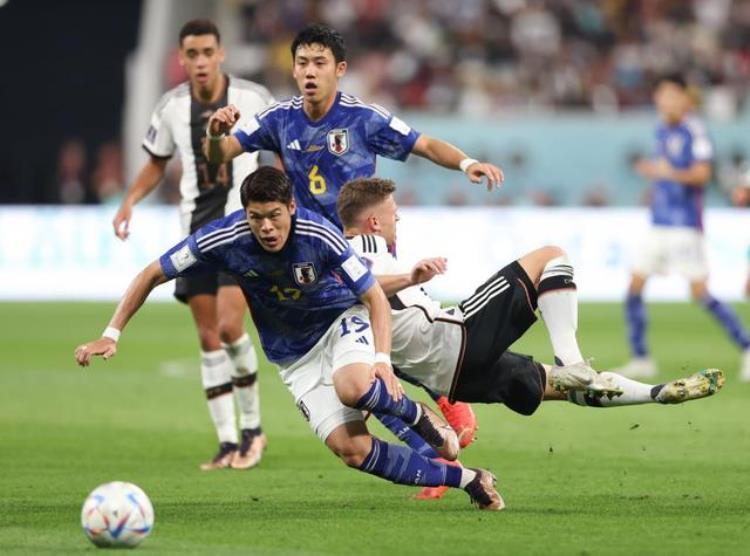 日本世界杯足球小将「足球小将的梦想照进现实从0:3到2:1日本队是如何化茧成蝶的」
