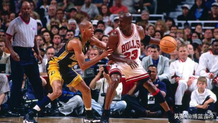 NBA官方75大球星仪式乔丹出场众星捧月第一地位不可动摇