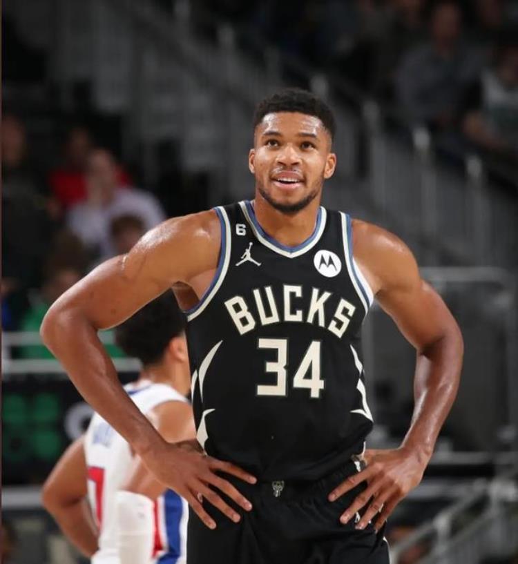 最强NBA全力詹字母哥「每况愈下本赛季五位巅峰不在的巨星字母哥如困兽詹皇已老迈」