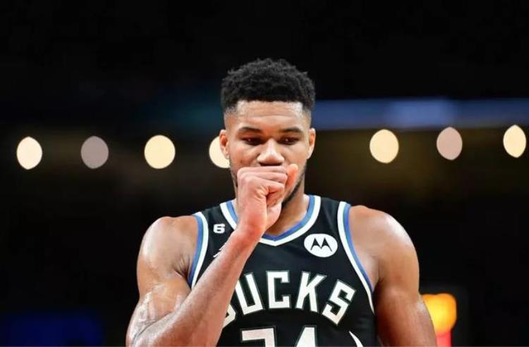 最强NBA全力詹字母哥「每况愈下本赛季五位巅峰不在的巨星字母哥如困兽詹皇已老迈」