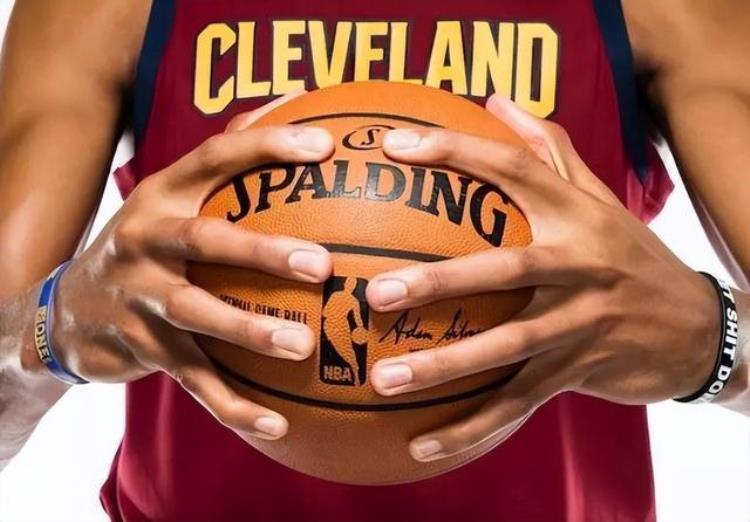 NBA大手怪乔丹单手能够提南瓜博班用iPad当手机