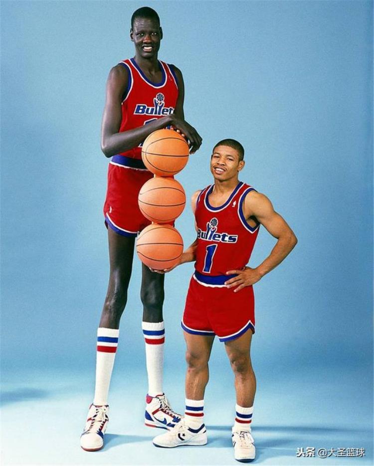 nba超过220cm的球员「NBA历史上身高超过220公分的球员姚明可以排在第三位」