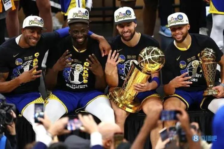 nba冠军历届冠军一览表「近20年NBA历届总冠军一览热火湖人平分秋色勇士独占鳌头」