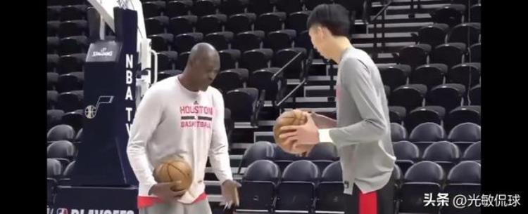 周琦nba经历「你知道周琦在NBA时他打比赛的一天是怎么度过的吗」