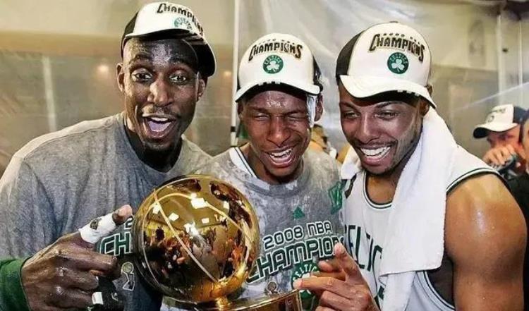 nba冠军历届冠军一览表「近20年NBA历届总冠军一览热火湖人平分秋色勇士独占鳌头」