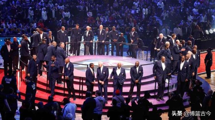 NBA官方75大球星仪式乔丹出场众星捧月第一地位不可动摇