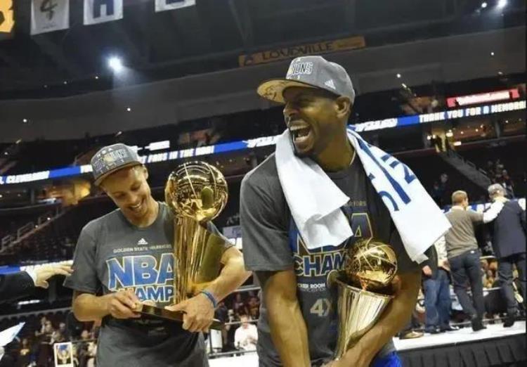 nba冠军历届冠军一览表「近20年NBA历届总冠军一览热火湖人平分秋色勇士独占鳌头」