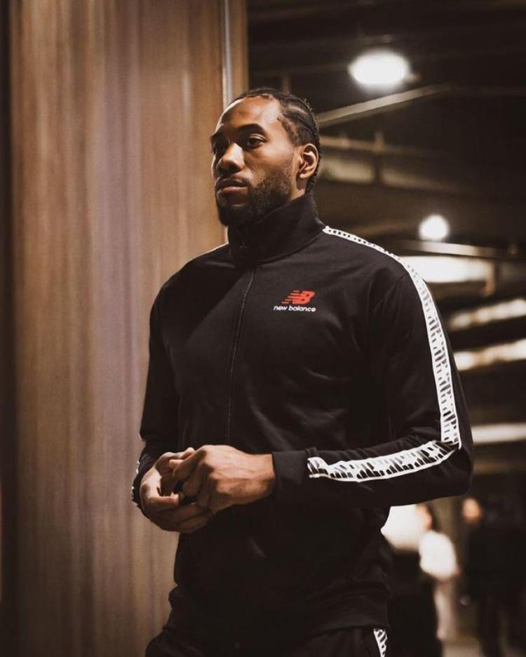 NBA与NB合作伦纳德宣传片弹钢琴没想到你是这样的机器人