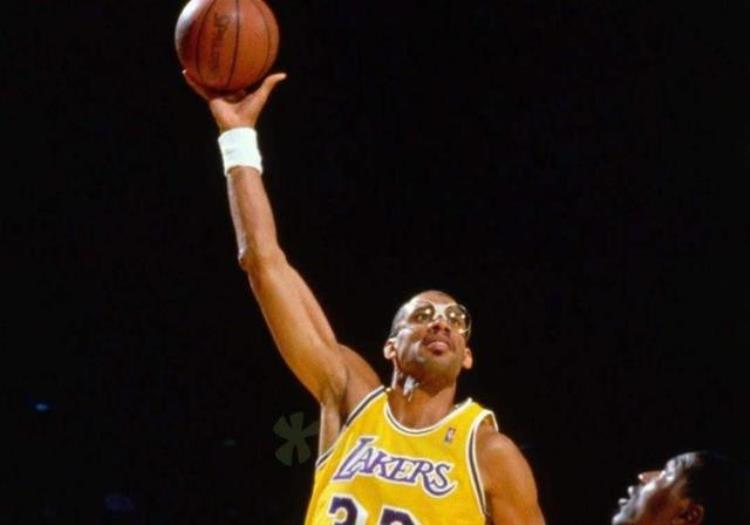 nba球员的招牌球技「技术的代名词美媒评选NBA球星十大招牌动作一招吃遍天下」